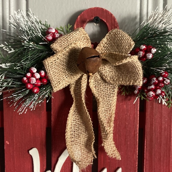 NWT- Red with White Merry Christmas Round Wooden Ornament Sign w/ Bell & Bow - Picture 4 of 17